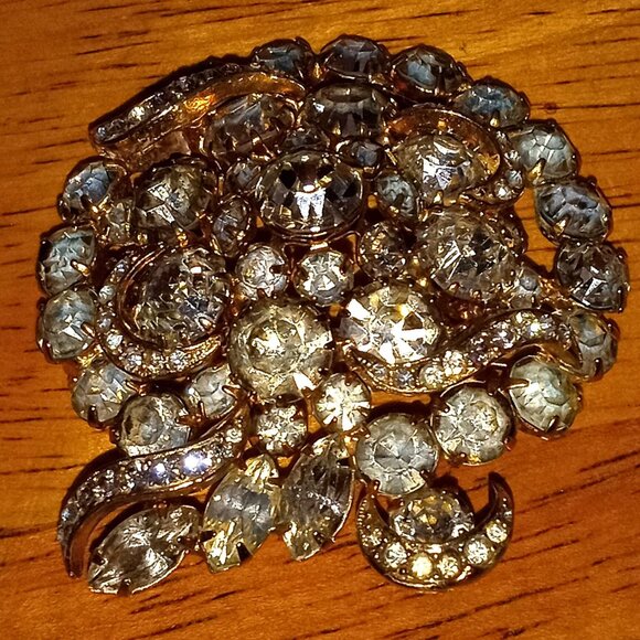 Stunning Crystal Rhinestone Brooch, Must be seen in Person. - Picture 3 of 9
